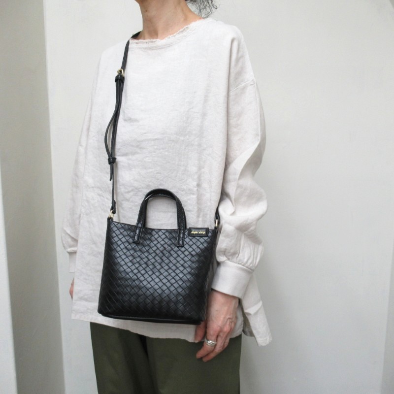 Legato Largo  エンボスイントレチャートハンドル付きミニショルダー /BK